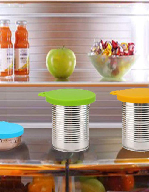 Load image into Gallery viewer, Food Can Lids, Universal BPA Free Silicone Can Lids Covers for Dog and Cat Food, One Can Cap Fit Most Standard Size Canned Dog Cat Food
